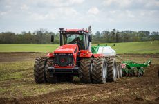 Трактор: обзор современных моделей и их применение в сельском хозяйстве
